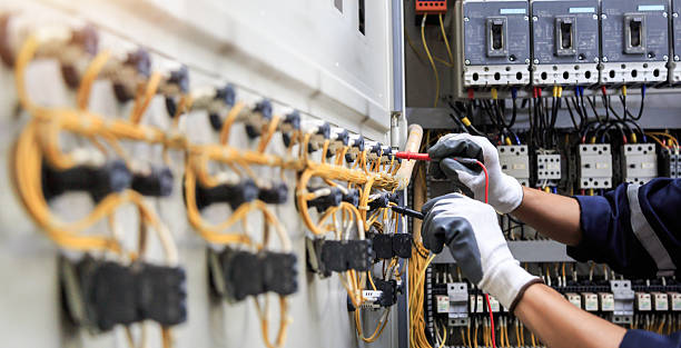 Professional Electrician technician working in Piñon Hills, CA